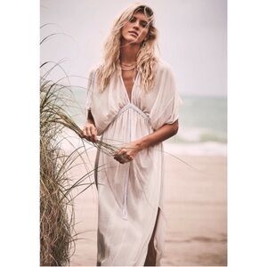 NWT Devon Windsor Off- White Maxi Dress Kaftan Size Small REVOLVE